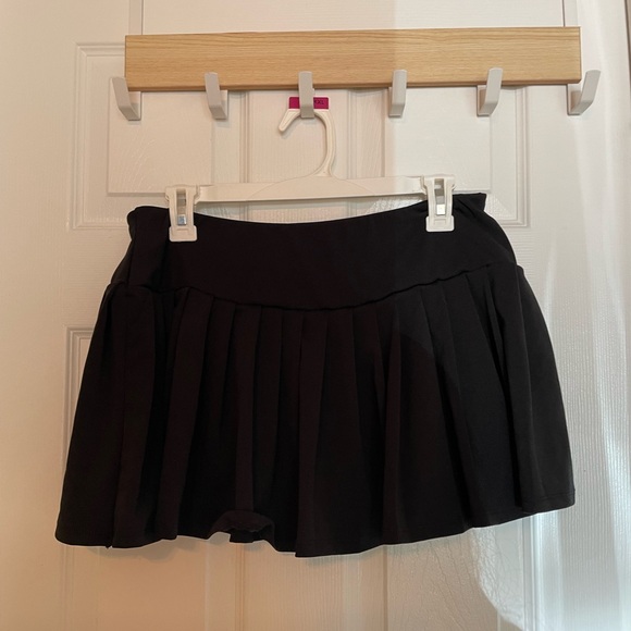 Black Mini Skirt - Size XL - Picture 2 of 6